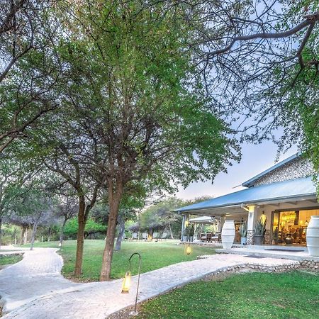 The Mushara Outpost Hotel Mokuti Lodge ภายนอก รูปภาพ