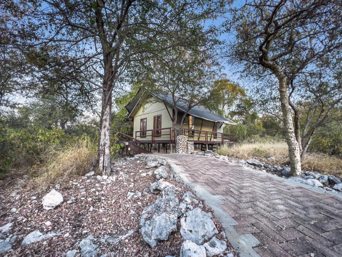 The Mushara Outpost Hotel Mokuti Lodge ภายนอก รูปภาพ