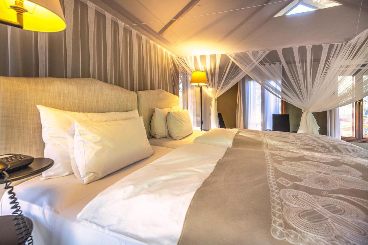 The Mushara Outpost Hotel Mokuti Lodge ภายนอก รูปภาพ